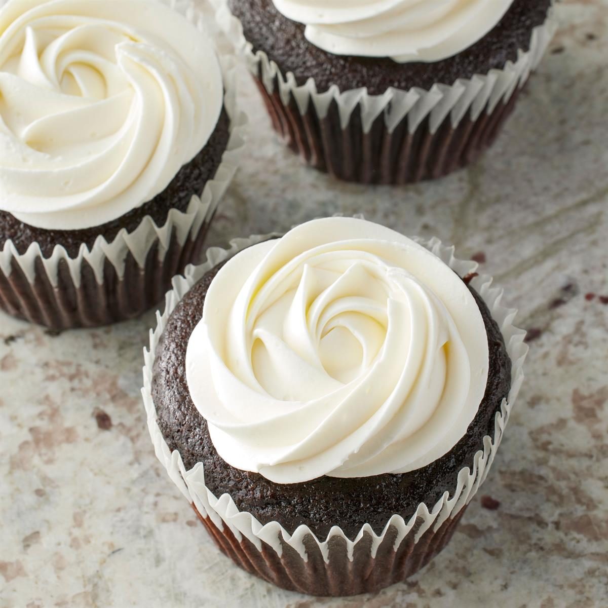 Master Stabilized Whipped Cream: Easy Guide for Fluffy, Long-Lasting Frosting